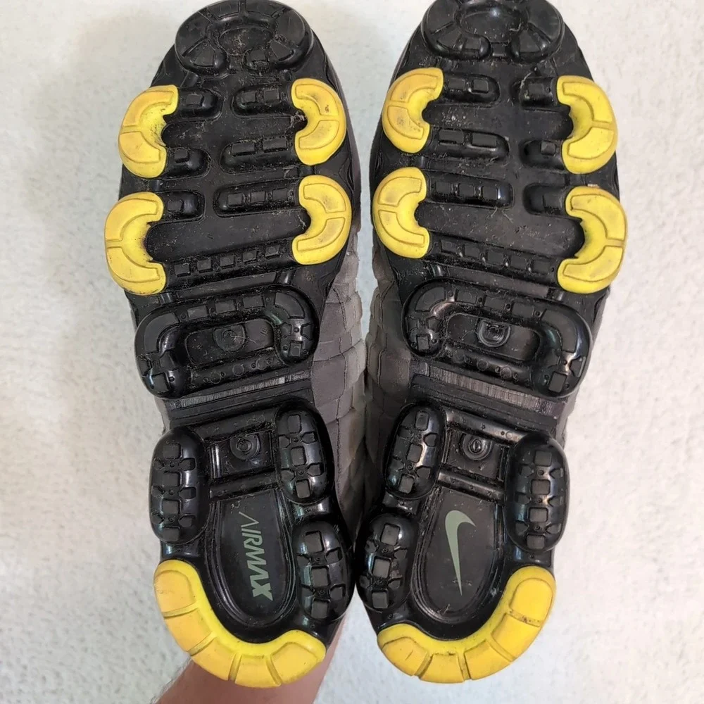 Nike Air Vapormax 95‎ Neon Black Volt Medium Ash AJ7292-001 Men's Size 12.5 US